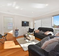 Spacious  Bright 4 Bedroom Home - Tourism Adelaide