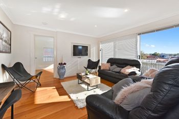 Spacious & Bright 4 Bedroom Home - Tourism Adelaide 0
