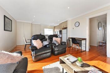 Spacious & Bright 4 Bedroom Home - Tourism Adelaide 1
