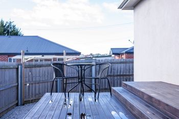 Spacious & Bright 4 Bedroom Home - Tourism Adelaide 6