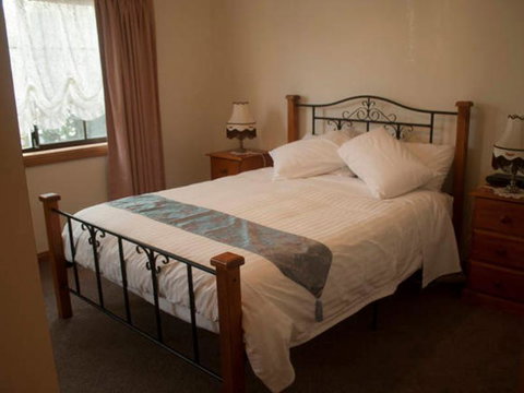 Twin Pines Cottage On Lansdowne - Tourism Adelaide 3