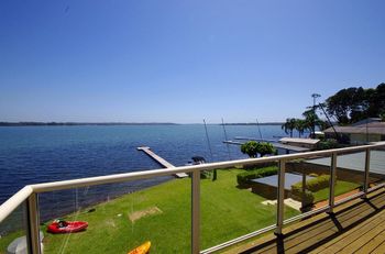 Luxury Waterfront House - Tourism Adelaide 5