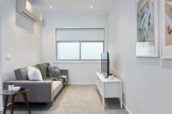 Open & Flowy 1 Bedroom Apartment In Chadstone - Tourism Adelaide 0