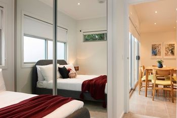 Open & Flowy 1 Bedroom Apartment In Chadstone - Tourism Adelaide 4