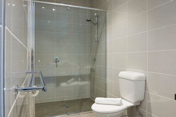 Open & Flowy 1 Bedroom Apartment In Chadstone - Tourism Adelaide 5