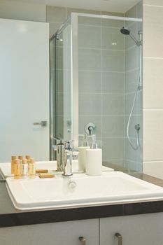 Spacious & Bright 1 Bedroom Apartment - Tourism Adelaide 1