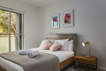 Bright & Updated 1 Bedroom Apartment - Tourism Adelaide 5