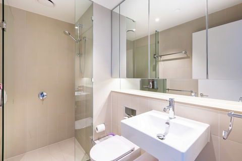 Sabrina, 2BDR Docklands Apartment - Tourism Adelaide 5