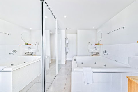 Sea La Vie - Airlie Beach - Tourism Adelaide 6