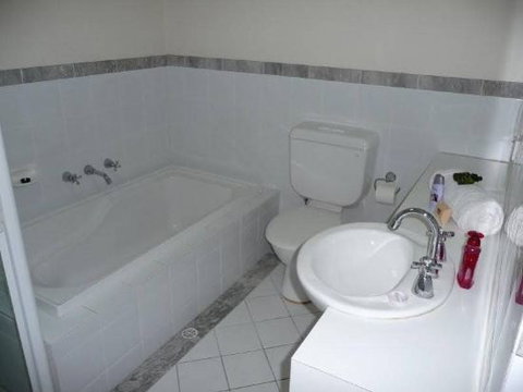 Absolute Luxury In The East End Of Adelaide Apartment - Tourism Adelaide 3