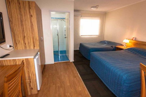 Bay Executive Motel - Tourism Adelaide 5
