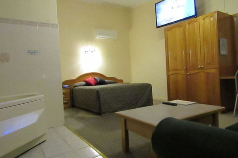 Glenelg Motel - Tourism Adelaide 7