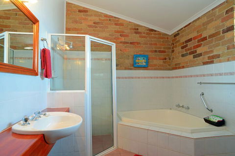 Rest Point Motor Inn - Tourism Adelaide 7