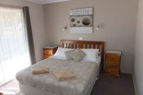 Lakes Entrance Country Cottages - Tourism Adelaide 0
