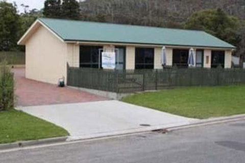 Bicheno's A Plus Apartments - Tourism Adelaide 0