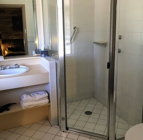Cottonwood Lodge - Tourism Adelaide 6