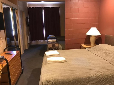 Cottonwood Lodge - Tourism Adelaide 5