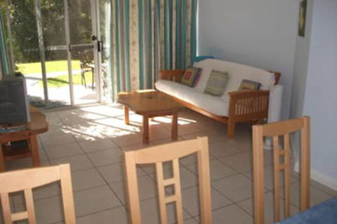 Lakeshore Lodge - Tourism Adelaide 6