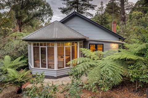 Gatehouse Cottage At Merrow Cottages - Mt Dandenong - Tourism Adelaide 2