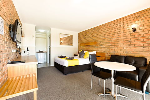 Statesman Motor Inn - Tourism Adelaide 6