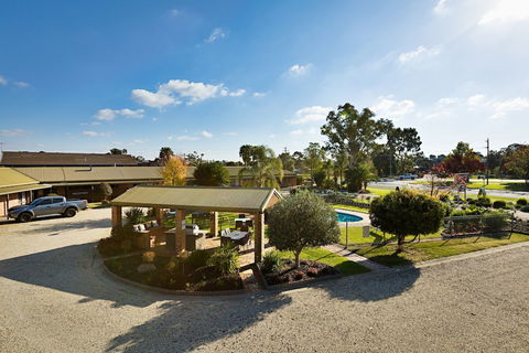 Statesman Motor Inn - Tourism Adelaide 0