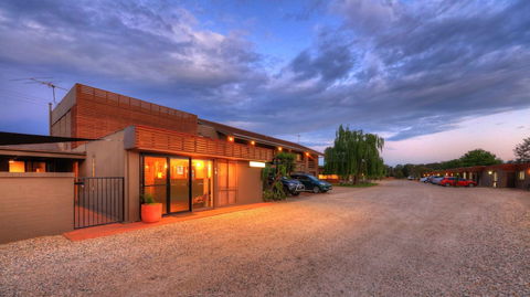 Motel Meneres - Tourism Adelaide 3