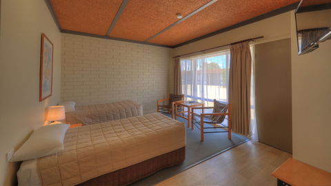 Motel Meneres - Tourism Adelaide 4