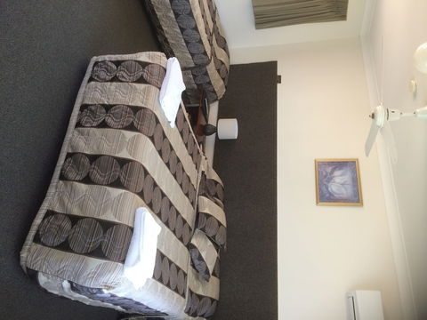 Hanging Rock Family Motel - Tourism Adelaide 6