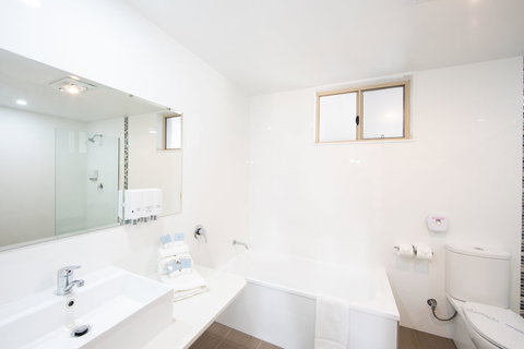 New England Motor Lodge - Tourism Adelaide 4