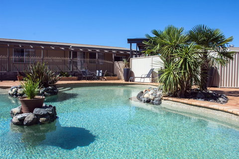 New England Motor Lodge - Tourism Adelaide 2