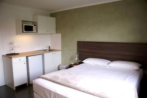 Mackay Motor Inn - Tourism Adelaide 0