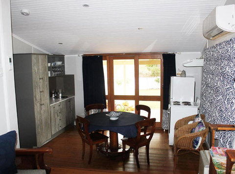 Outback Cellar & Country Cottage - Tourism Adelaide 3