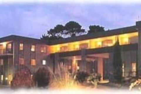 Southern Cross Motor Inn - Tourism Adelaide 1