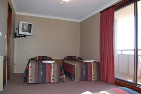 Southern Cross Motor Inn - Tourism Adelaide 3