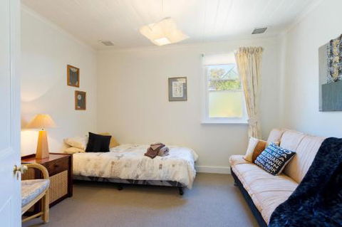 Templeton Cottage - Tourism Adelaide 0