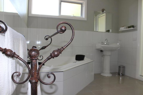 Amelina Cottages - Tourism Adelaide 3