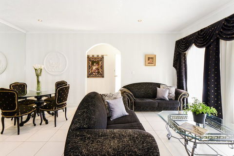 BOUTIQUE STAYS - Brighton Rose - Tourism Adelaide 3