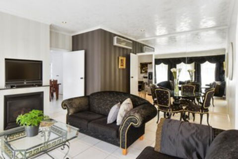 BOUTIQUE STAYS - Brighton Rose - Tourism Adelaide 0