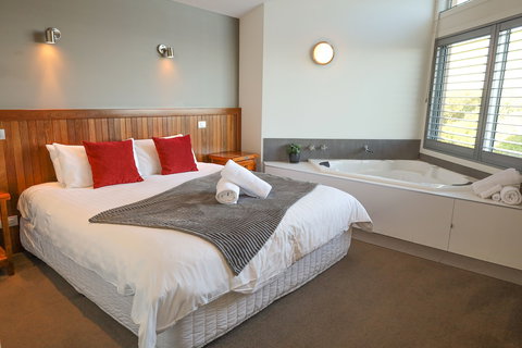 Tides Apartments - Tourism Adelaide 0