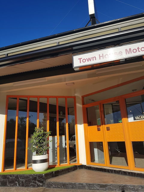 Town House Motor Inn - Tourism Adelaide 0