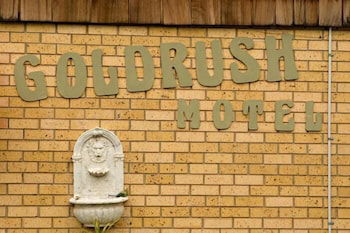 Young Goldrush Motel - Tourism Adelaide 1
