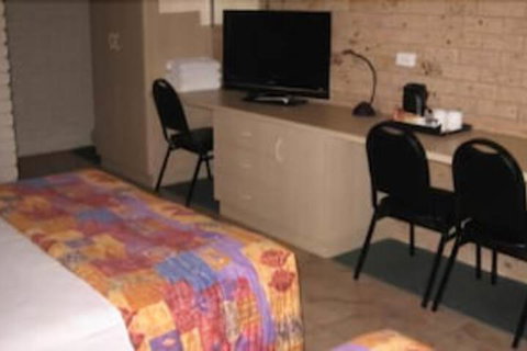 Castle Motor Lodge - Tourism Adelaide 6