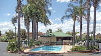 Town & Country Motor Inn - Tourism Adelaide 1