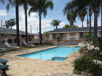 Town & Country Motor Inn - Tourism Adelaide 2