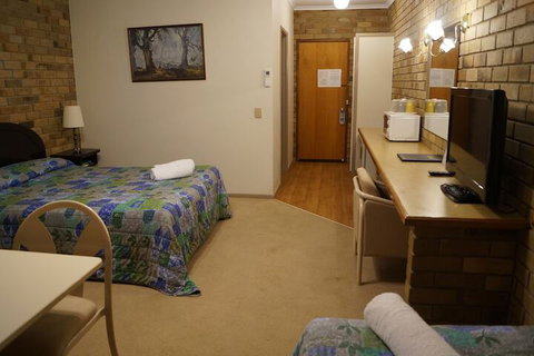 Magdala Motor Lodge & Lakeside Restaurant - Tourism Adelaide 5