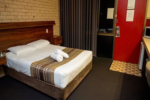 Sarina Motor Inn - Tourism Adelaide 2