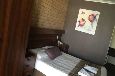 Sarina Motor Inn - Tourism Adelaide 3