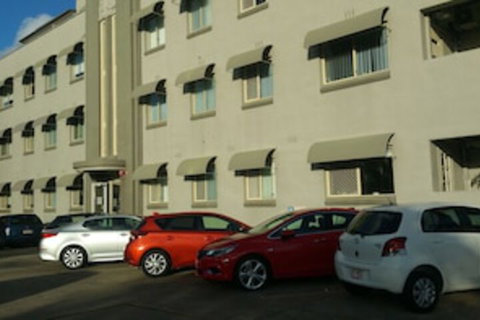 Hampton Court Apartments - Tourism Adelaide 0