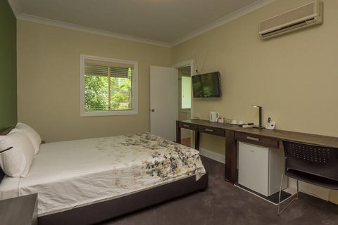 Hampton Court Apartments - Tourism Adelaide 5