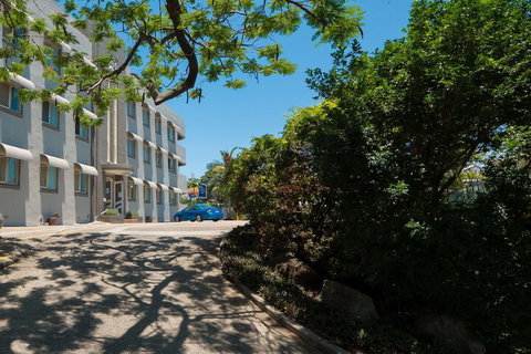 Hampton Court Apartments - Tourism Adelaide 3